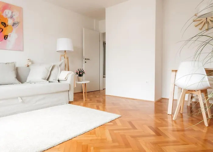 White Apartment - Free Parking
